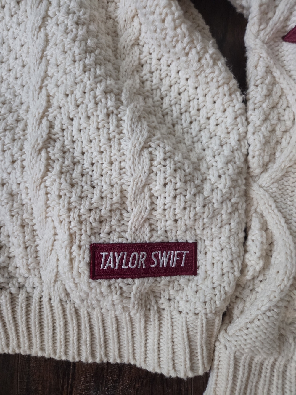 Taylor Swift Cream Cable Knit Cardigan with Red Star Accents - Picture 3 of 7